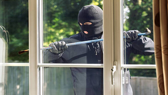 5 Tips To Make A Safety Plan If You're Home During A Break-In