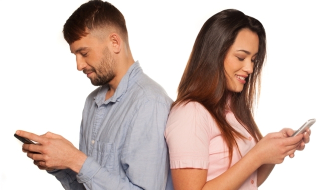 5 Ways Couple Can Stay Out Of Texting Trouble