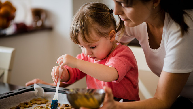 A Few Exclusive Safety Tips For Cooking With Kids