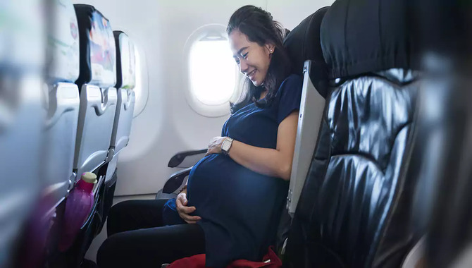 Pregnant Women Should Avoid Traveling On Long-Haul Flights