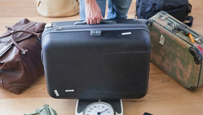 How can I measure my luggage weight at home