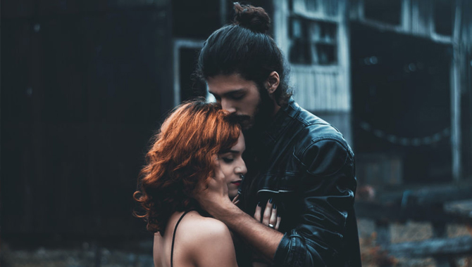 Some Signs Prove That An Emotionally Unavailable Man Is In Love