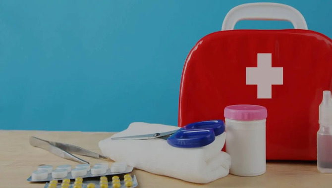 8 Easy Ways To Assemble DIY Travel First Aid Kit