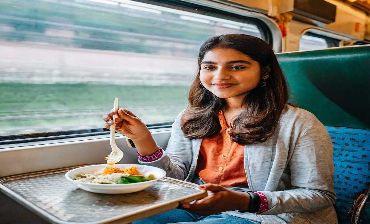 Caution About Selection Food For Traveling In Train